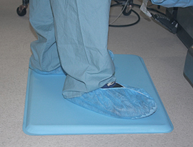 https://www.swmedsource.com/images/new%20website%20images/Surgery%20Dept.%20Products/Anti-Fatigue%20Mats/2011%20Pics/Resized_medium/GelProMedical_Feet[1].jpg
